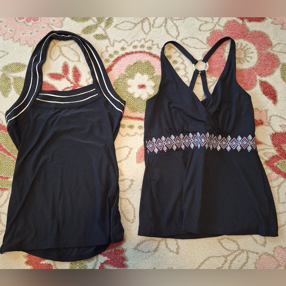 2 White House/Black Market Tops Stylish Black Women Pair